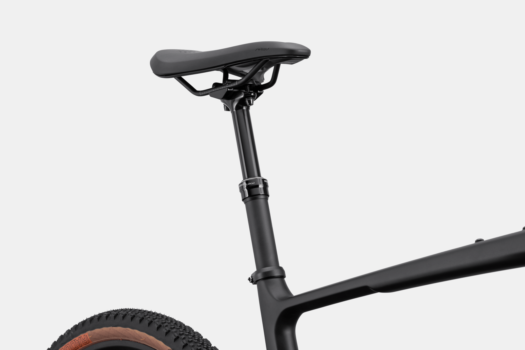 Bicicleta gravel con suspensión trasera, grupo Shimano GRX400 de 10 velocidades y ruedas WTB tubeless ready Bicicleta gravel con suspensión trasera, grupo Shimano GRX400 de 10 velocidades y ruedas WTB tubeless ready