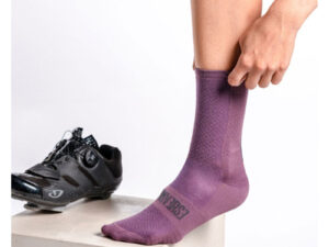 MAILLOT-CICLISTA-CALCETÍN-IRIS-SHARK-T-BIKES