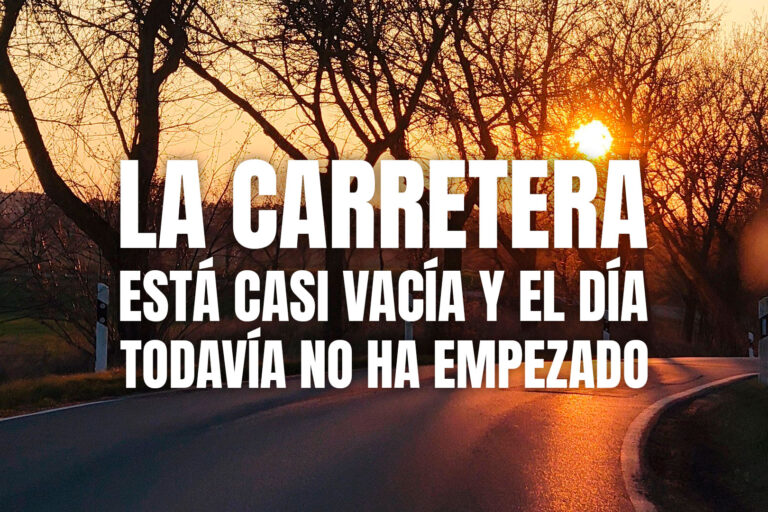 La carretera está casi vacía y el día todavía no ha empezado La carretera está casi vacía y el día todavía no ha empezado